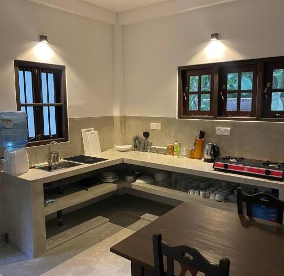 膳宿费 Surfside Madiha