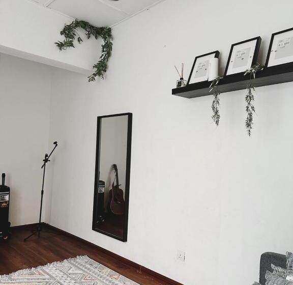 ペンション The Classy Romaakar