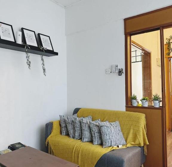 ペンション The Classy Romaakar