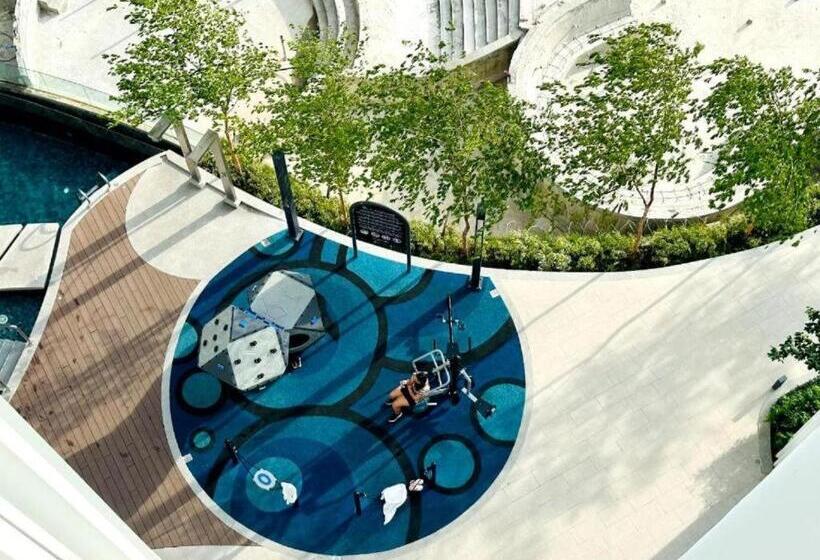 Qilala Dualview By The Shore