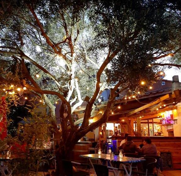 Общежитие Les Chambres D Hôtes Du Relais D Aguilar