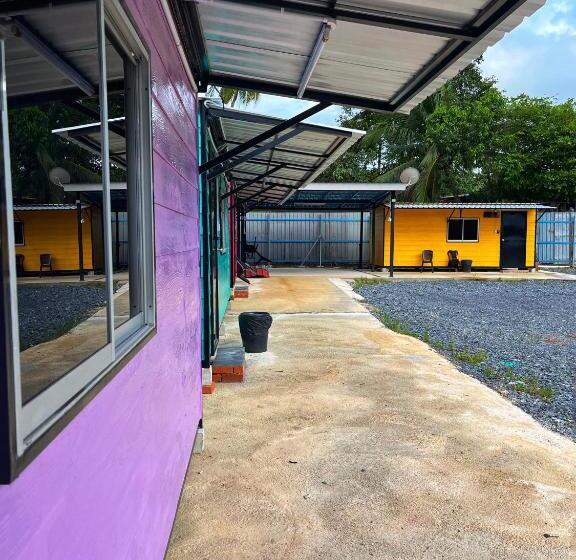 Общежитие Padang Besar Rainbow Cabin Homestay