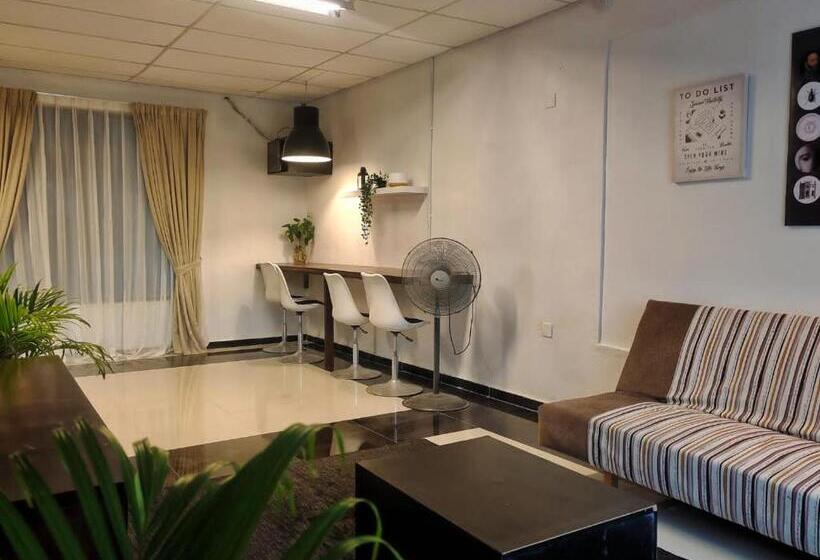 הוסטל Rhu Dormitory