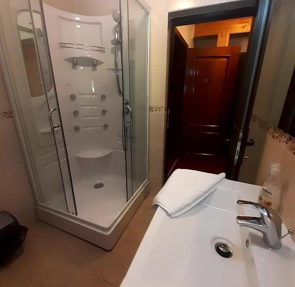 Bed and Breakfast Complex Turistic Roua Muntilor Vila 1