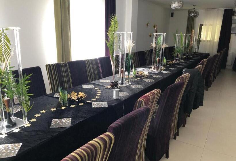 Bed and Breakfast Complex Turistic Roua Muntilor Vila 1