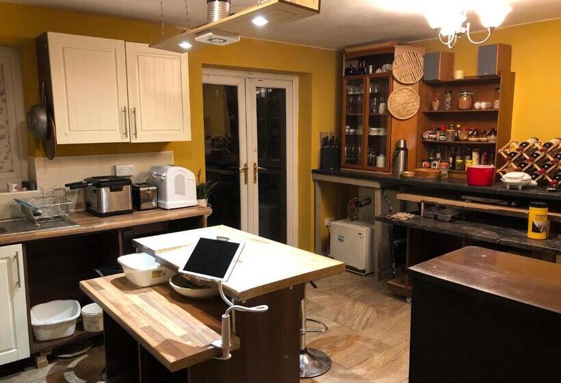 مبيت وإفطار Jacks Court B5