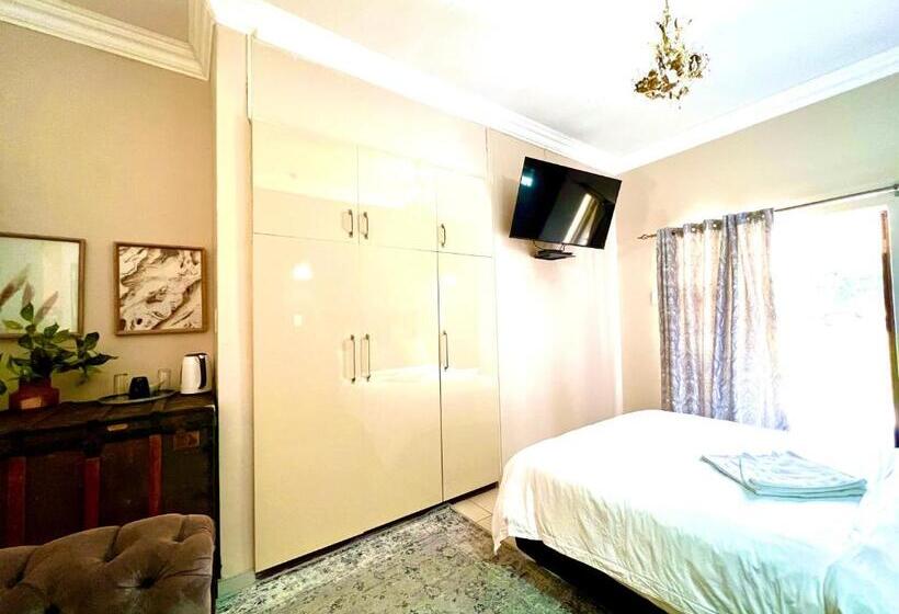 Bed and Breakfast The Lux Guesthouse