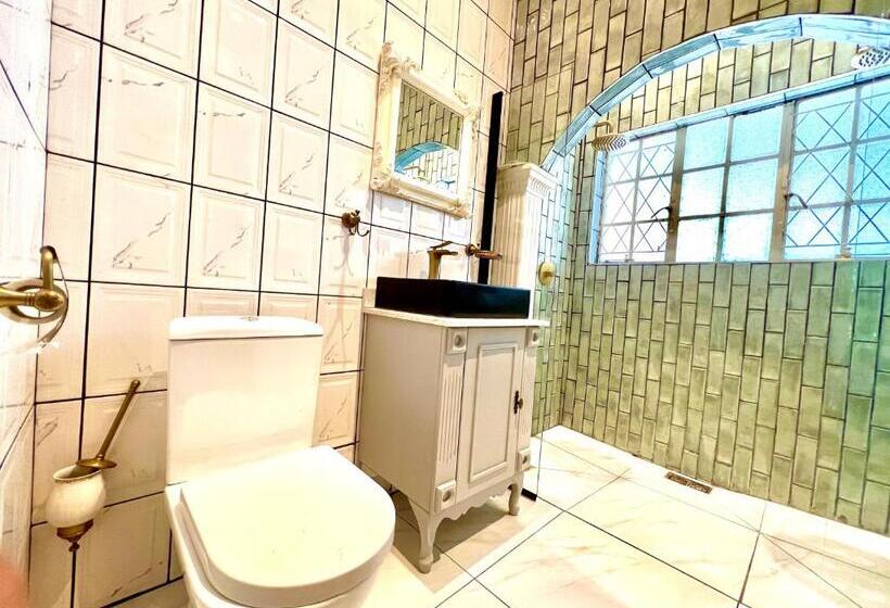 Bed and Breakfast The Lux Guesthouse