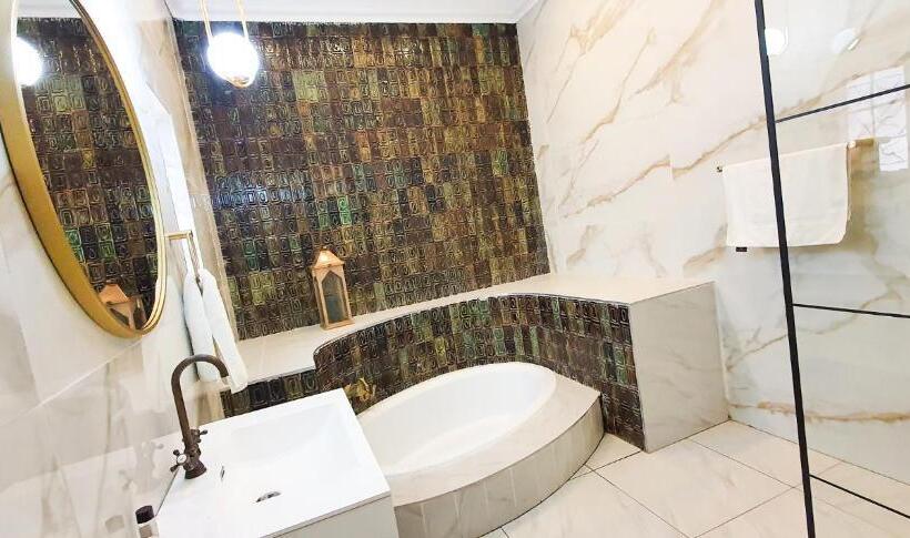 Bed and Breakfast The Lux Guesthouse