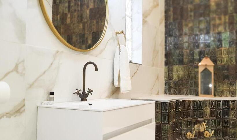 Bed and Breakfast The Lux Guesthouse