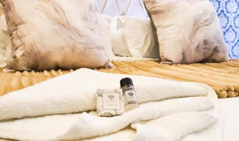 Bed and Breakfast The Lux Guesthouse