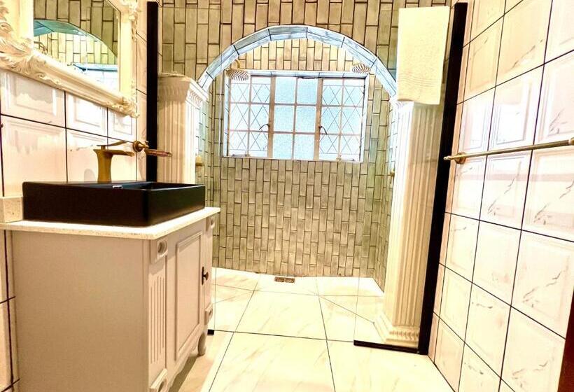 Bed and Breakfast The Lux Guesthouse