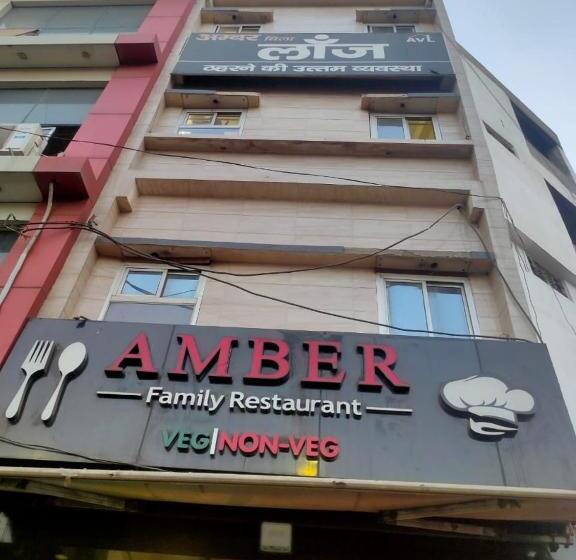 Отель Amber Villa Lodge By Wb Inn