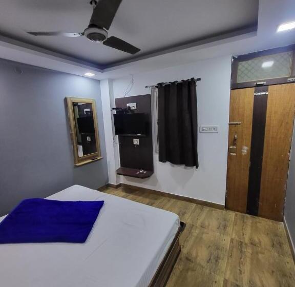 Отель Amber Villa Lodge By Wb Inn