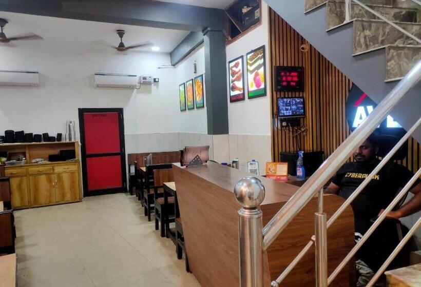 Отель Amber Villa Lodge By Wb Inn