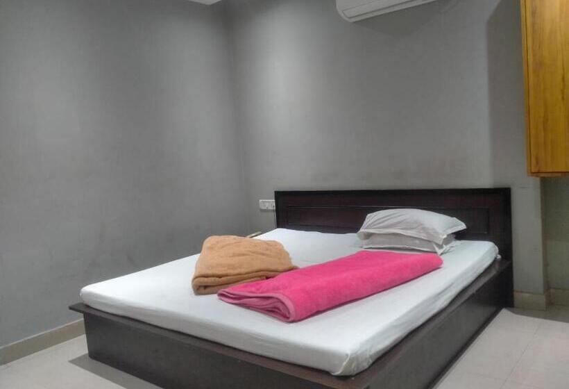 Отель Amber Villa Lodge By Wb Inn