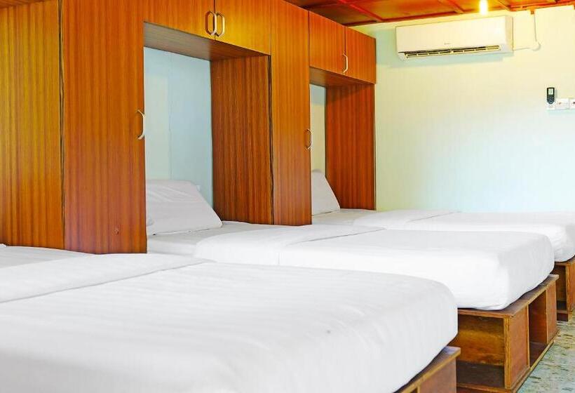 فندق Capital O 90557 Dedsaan Beach Village