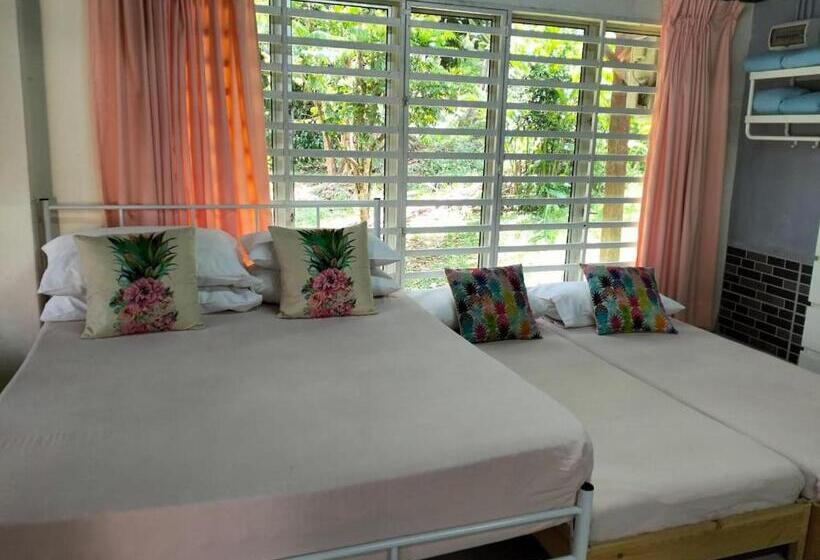 هتل Chalet Moris D  Rumah Bonda River View