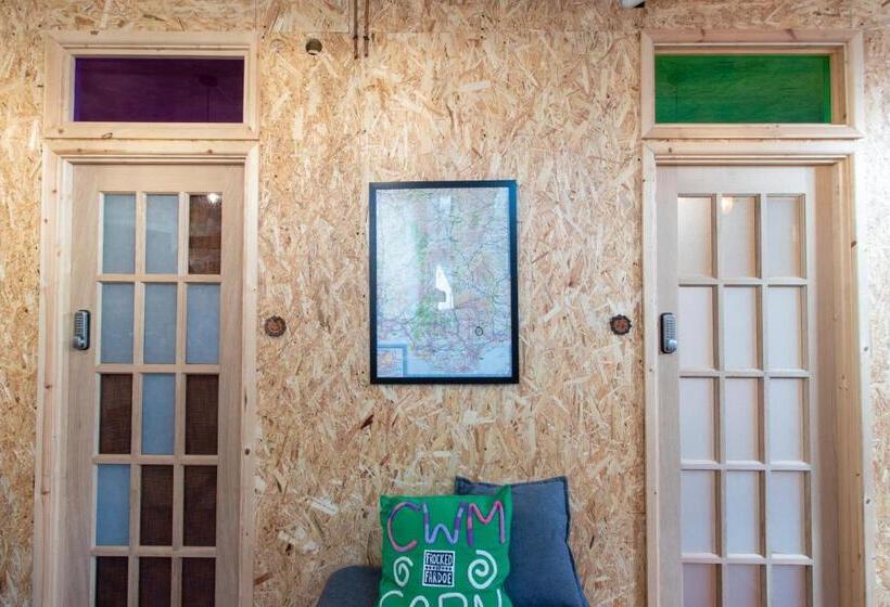 Капсульный Oтель Cwmcarn Hotel & Bunkhouse