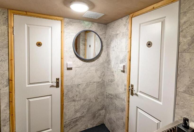 Капсульный Oтель Cwmcarn Hotel & Bunkhouse