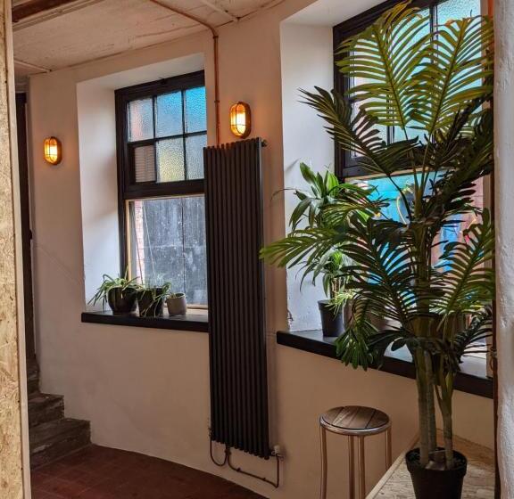 Капсульный Oтель Cwmcarn Hotel & Bunkhouse