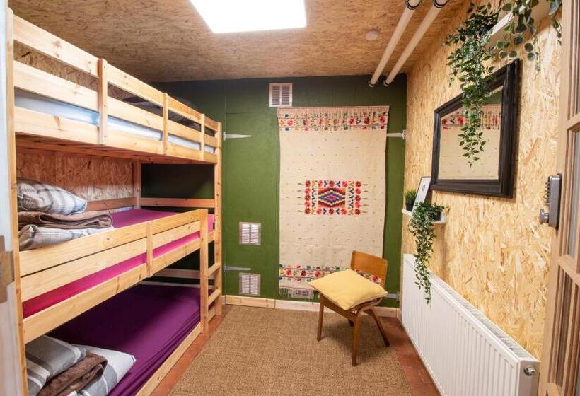 Капсульный Oтель Cwmcarn Hotel & Bunkhouse