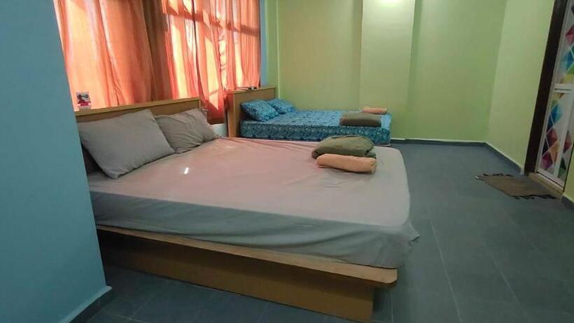 מלון כמוסות Kuala Nerus