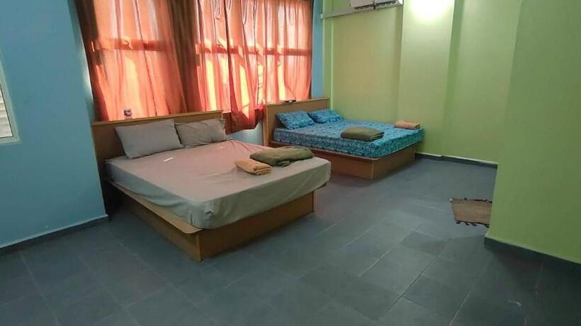 מלון כמוסות Kuala Nerus