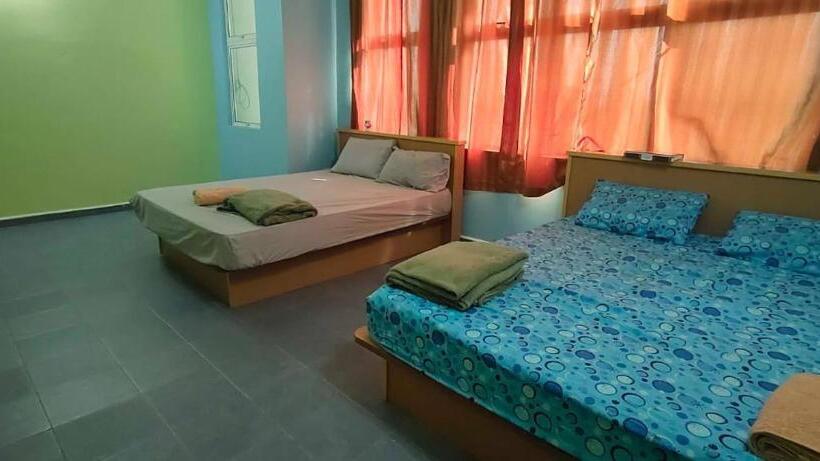 מלון כמוסות Kuala Nerus