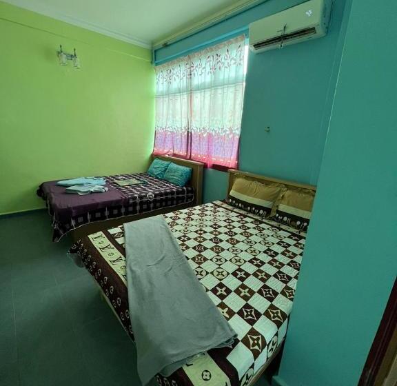 מלון כמוסות Kuala Nerus