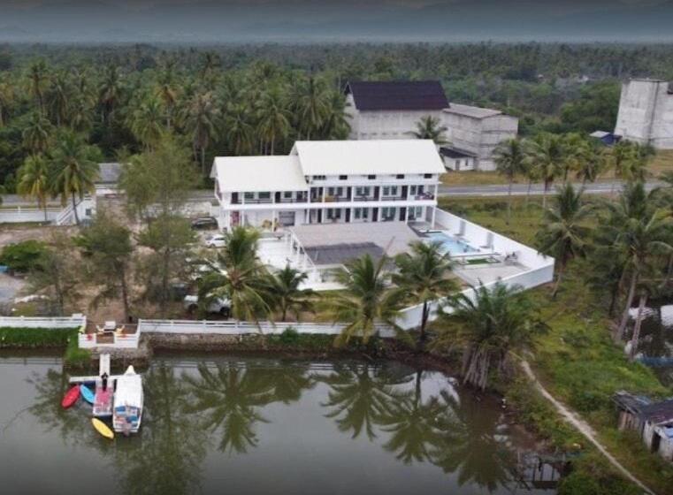 فندق Fikri Wetland Guesthouse & Resort