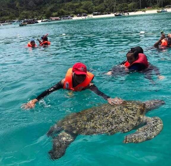 فندق Fikri Wetland Guesthouse & Resort