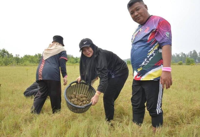 فندق Fikri Wetland Guesthouse & Resort