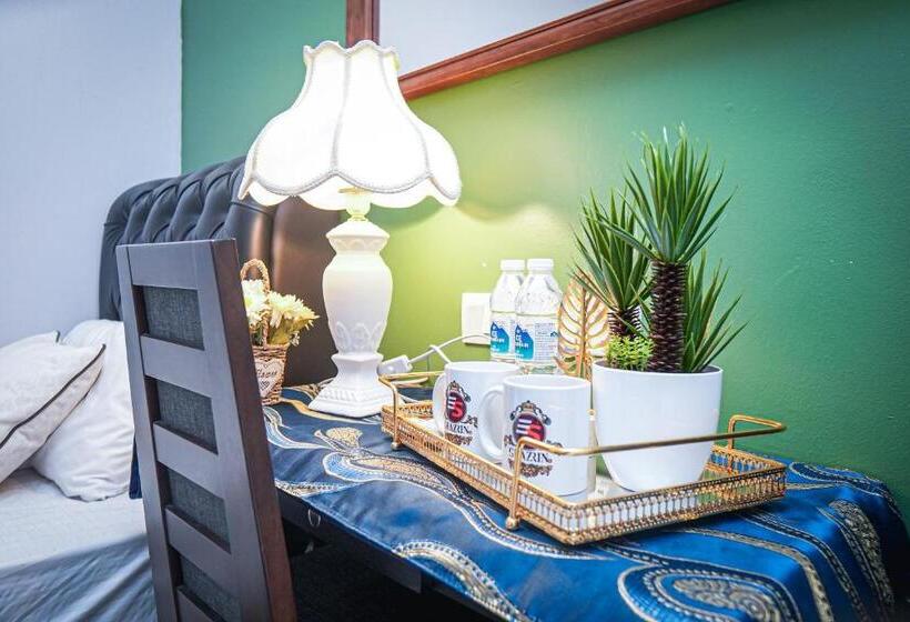 בית מלון כפרי Ghazrins Desaru