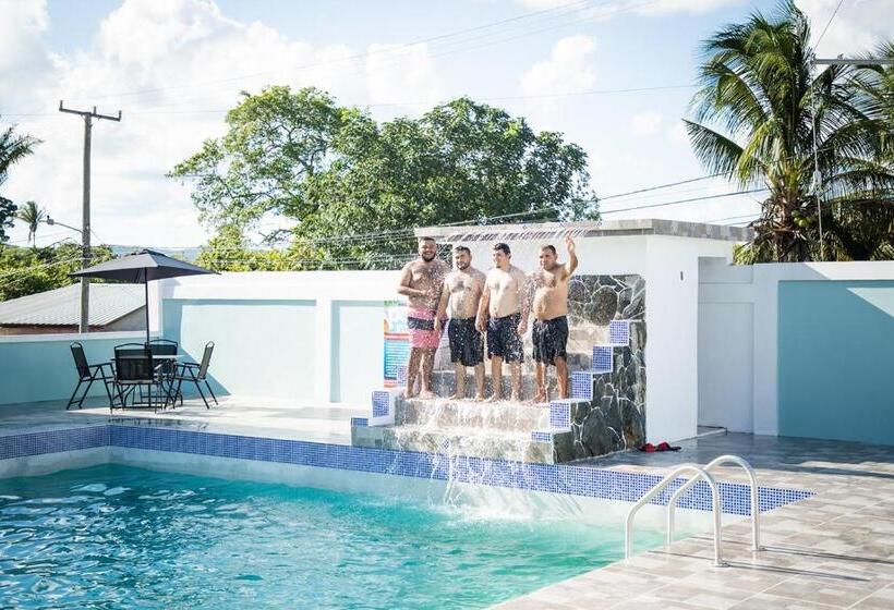 בית מלון כפרי La Cascada At Good Stays