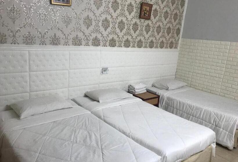 בית מלון כפרי Lily Budget