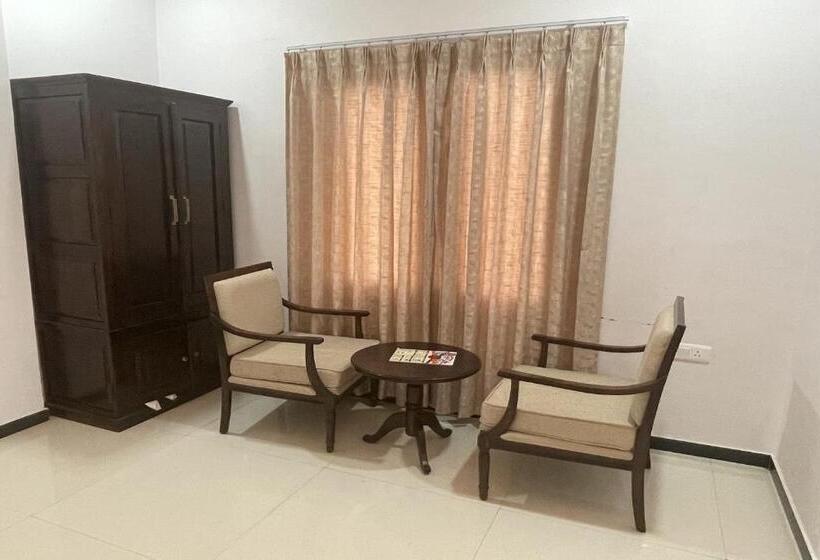 فندق Oyo Golden Tiger Resort