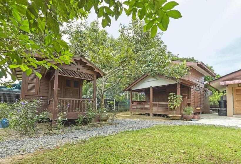 Отель Oyo Home 90692 Tok Babah Village Homestay