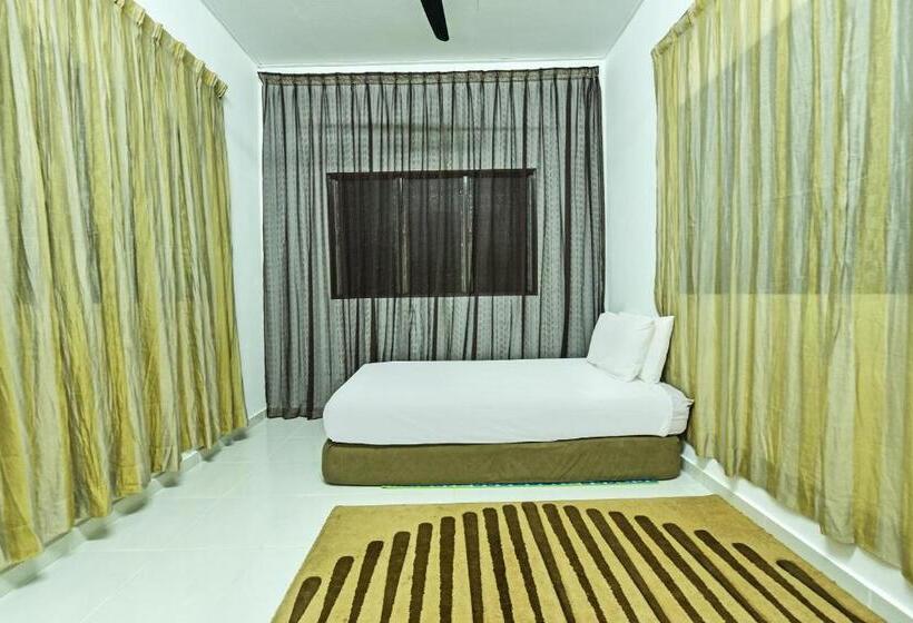 Отель Oyo Home 90692 Tok Babah Village Homestay