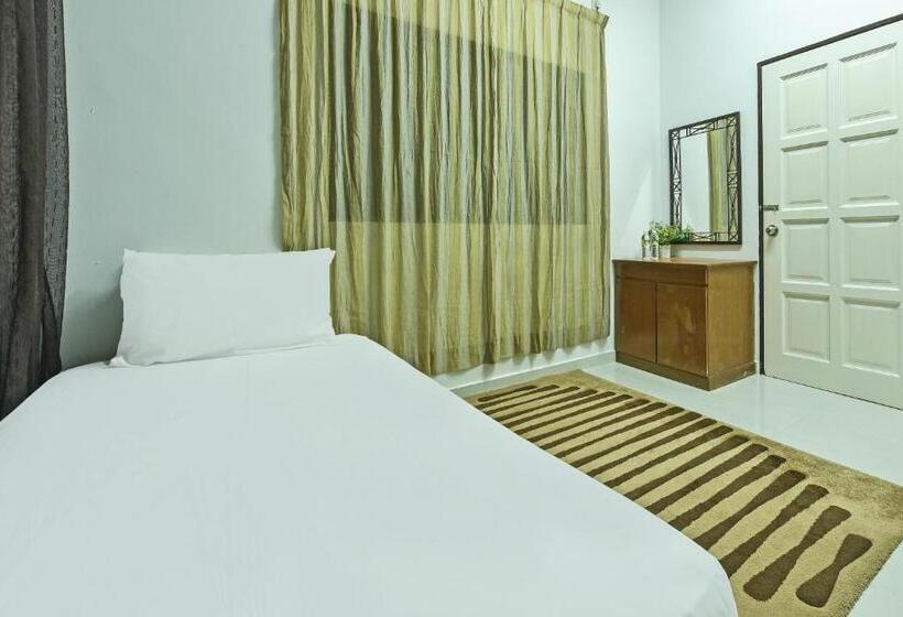 Отель Oyo Home 90692 Tok Babah Village Homestay