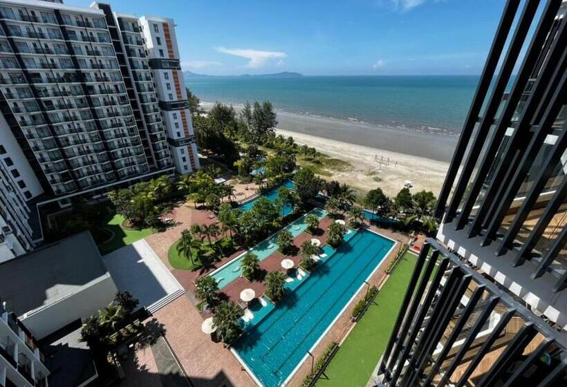 בית מלון כפרי Puteh Timurbay Beachfront Private Suite Kuantan