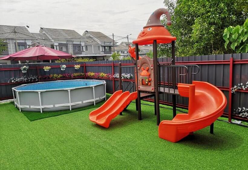 ホテル Red Triangle Cottage Roomstay