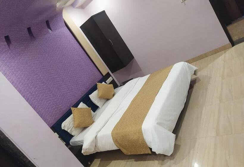 ホテル Repose Chhatral