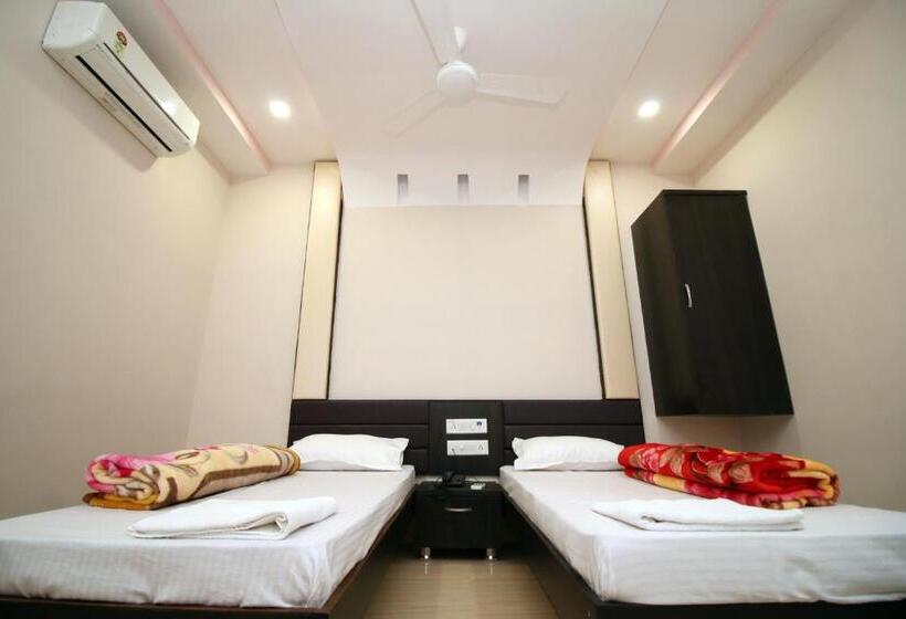 ホテル Repose Chhatral