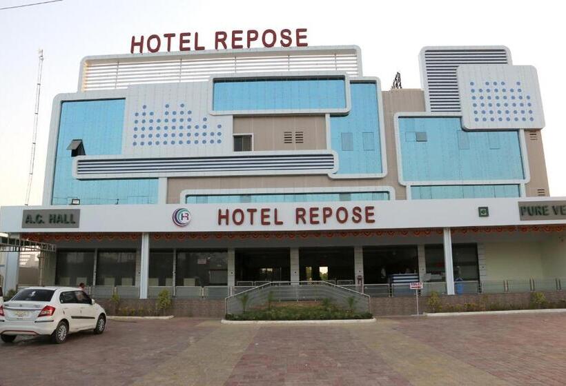 ホテル Repose Chhatral