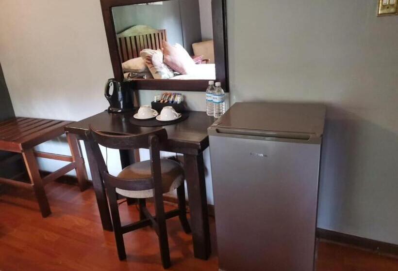 בית מלון כפרי Sanloo Manor Guesthouse