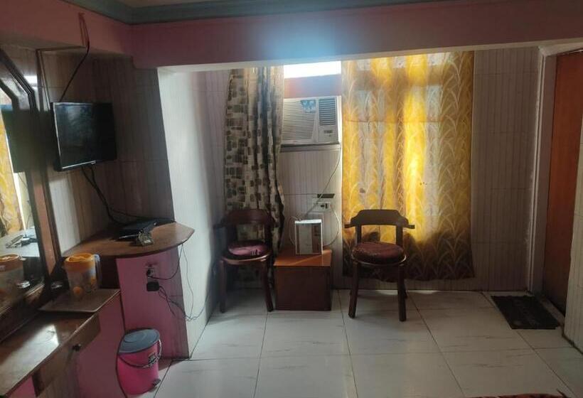 ホテル Shubam Banquet & Restaurant By Wb Inn