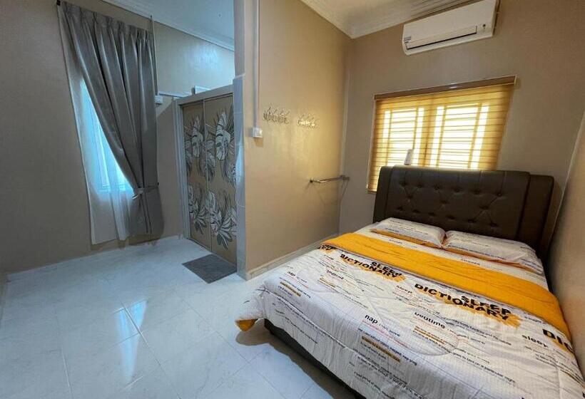 בית מלון כפרי The Raga Chalet