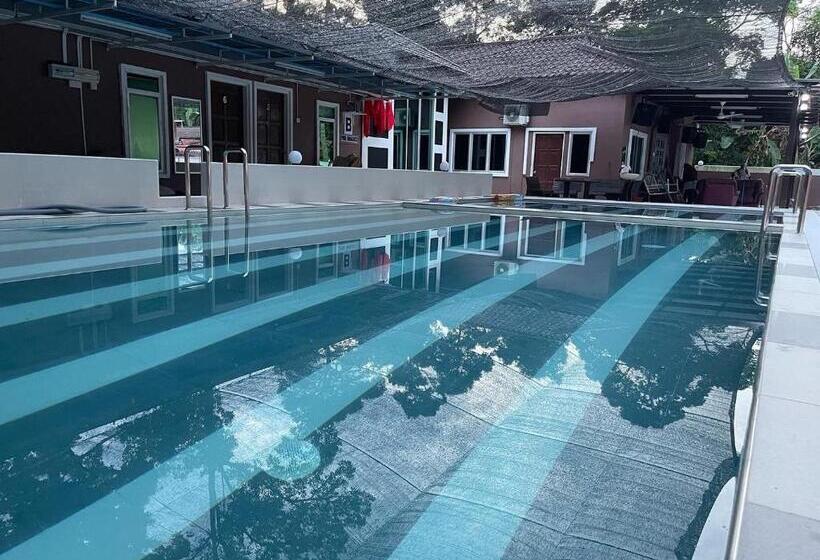 בית מלון כפרי The Raga Chalet