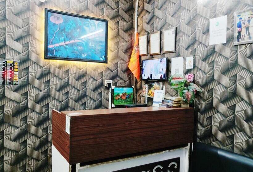 Oyo Hotel Queen Palace